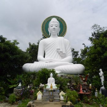 de grote witte Boedha van Chiang Rai 